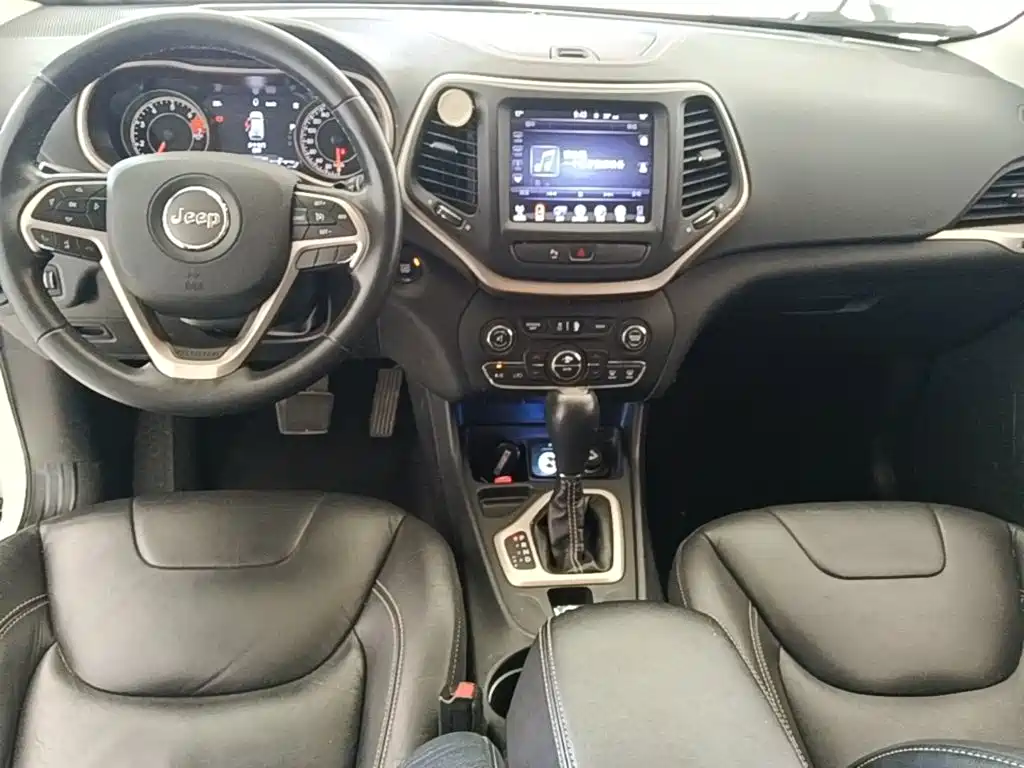 Jeep Cherokee 2018 — фото 10
