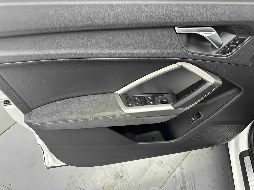 Audi Q3 2023 — фото 10