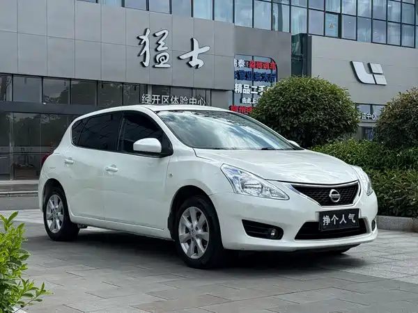 Nissan Tiida 2014