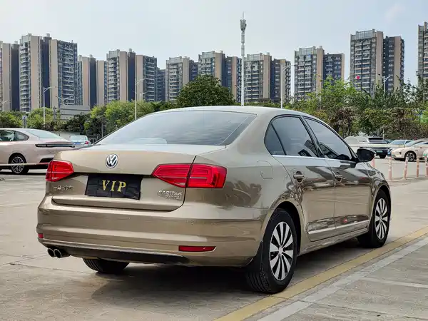 Volkswagen Sagitar 2016