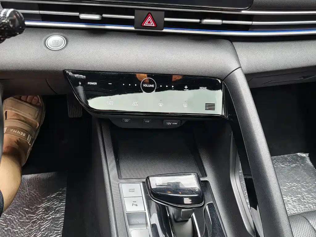 Hyundai Elantra 2023 — фото 13