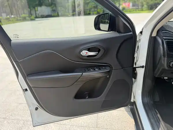 Jeep Cherokee 2018