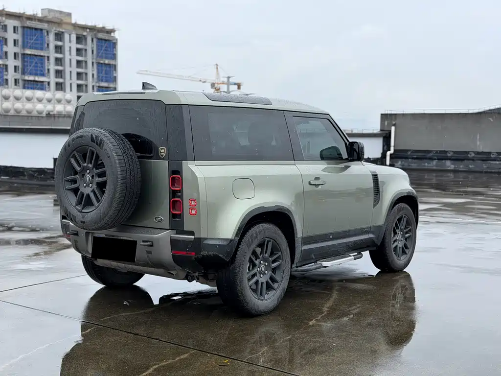 Land Rover Defender 2021