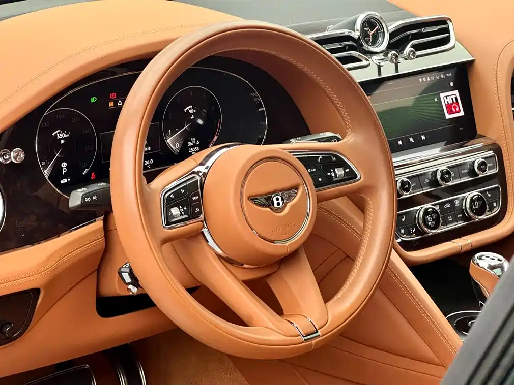 Bentley Bentayga 2021 — фото 9