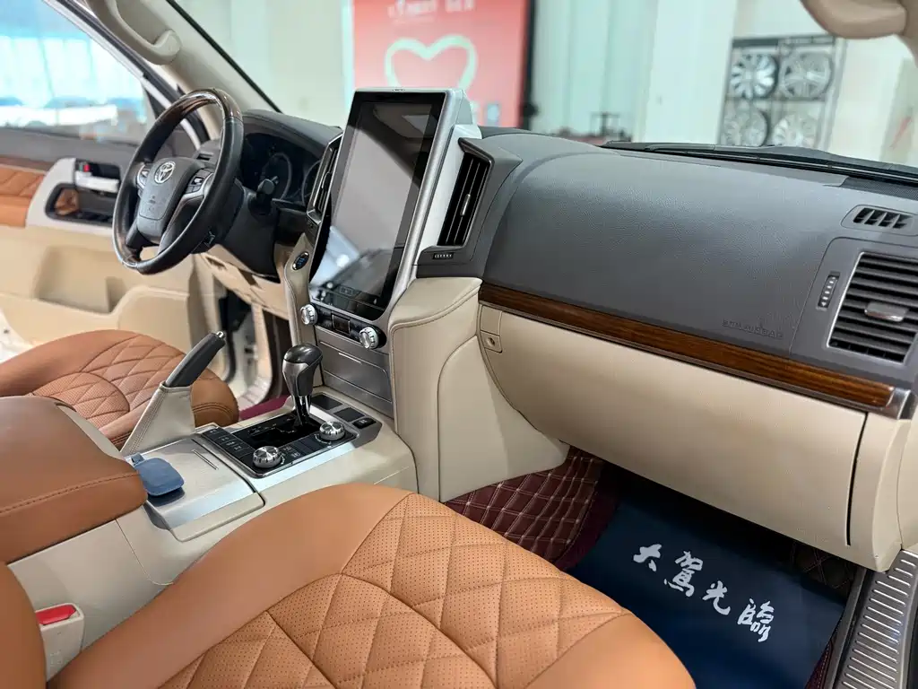 Toyota Land Cruiser 2018 — фото 16