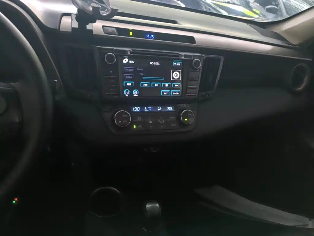Toyota RAV4 2015 — фото 13