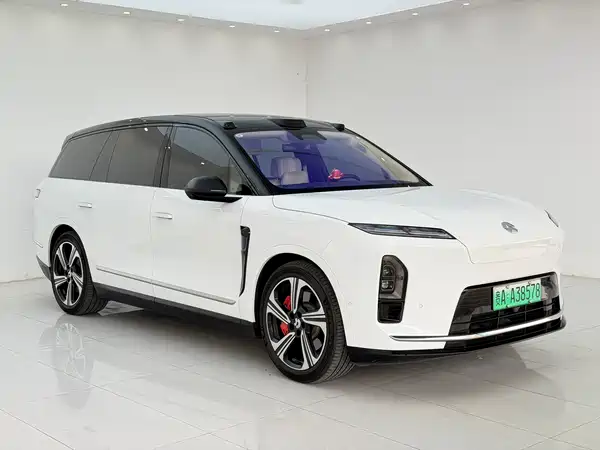 NIO ES8 2025