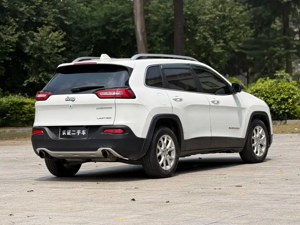 Jeep Cherokee 2018 — фото 19