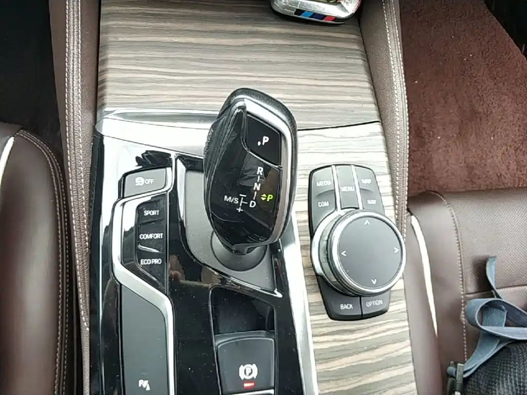 BMW 5 Series 2020 — фото 14