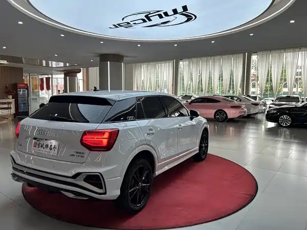 Audi Q2L 2023