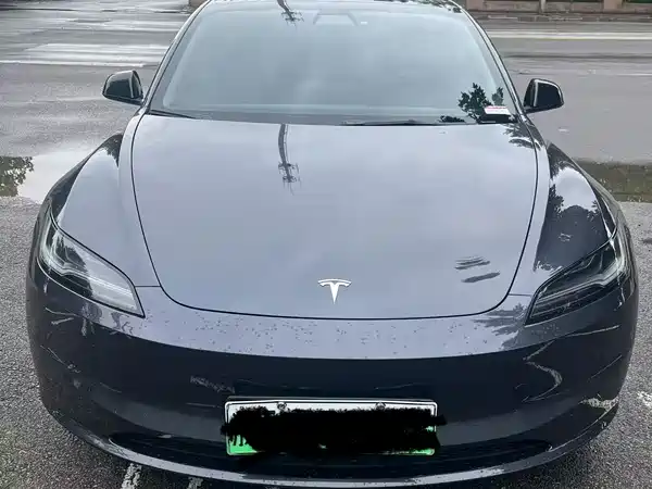Tesla Model 3 2024