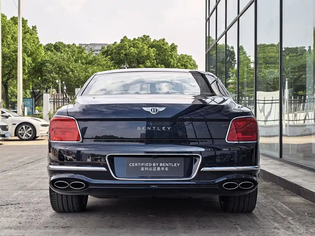 Bentley Flying Spur Plug-In Hybrid 2022 — фото 5
