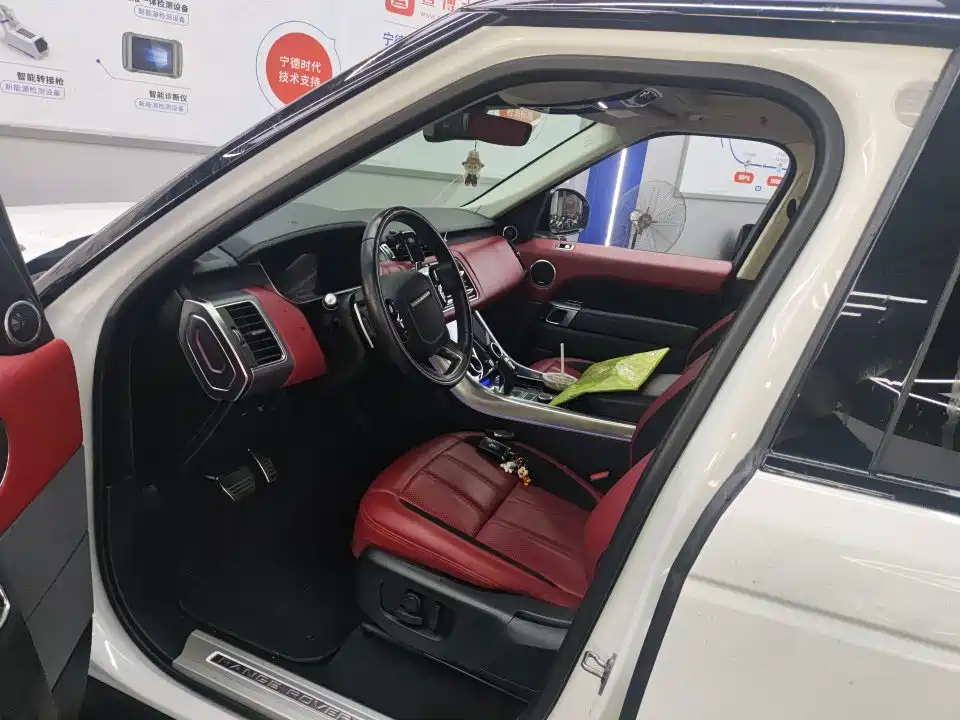 Land Rover Sport 2020