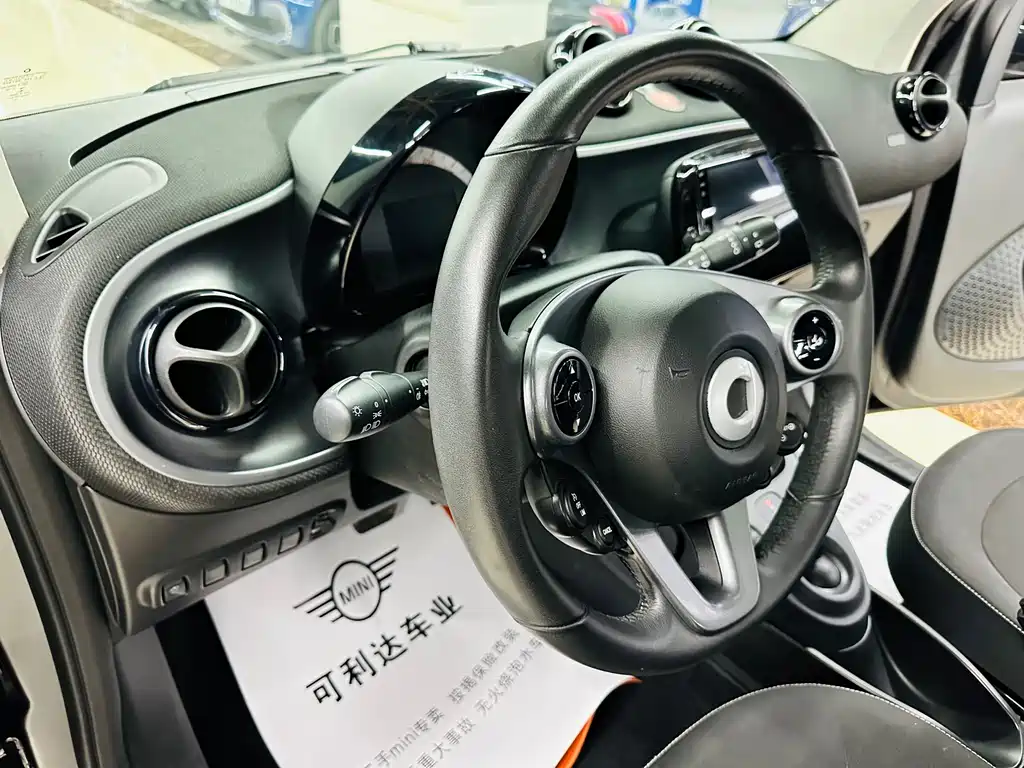 smart Fortwo 2018 — фото 27