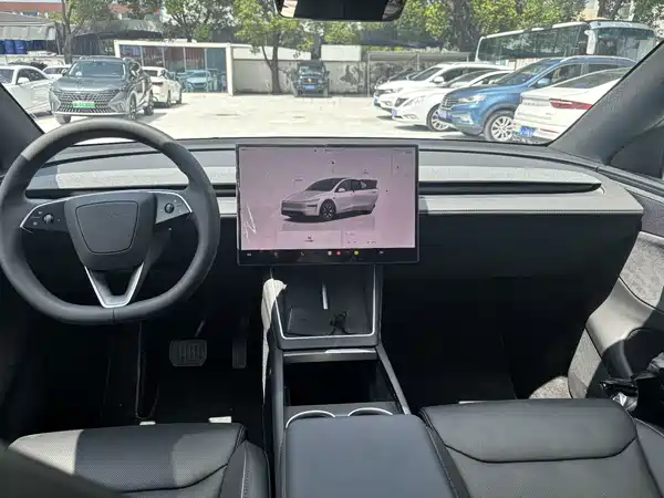 Tesla Model Y L 2026