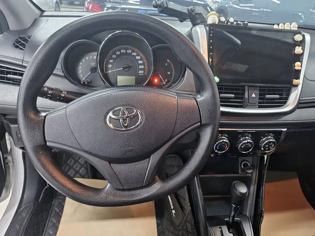 Toyota Yaris L 2020 — фото 10