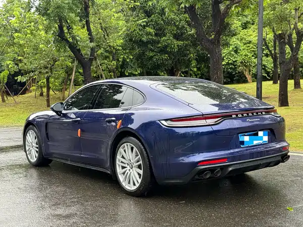 Porsche Panamera 2021
