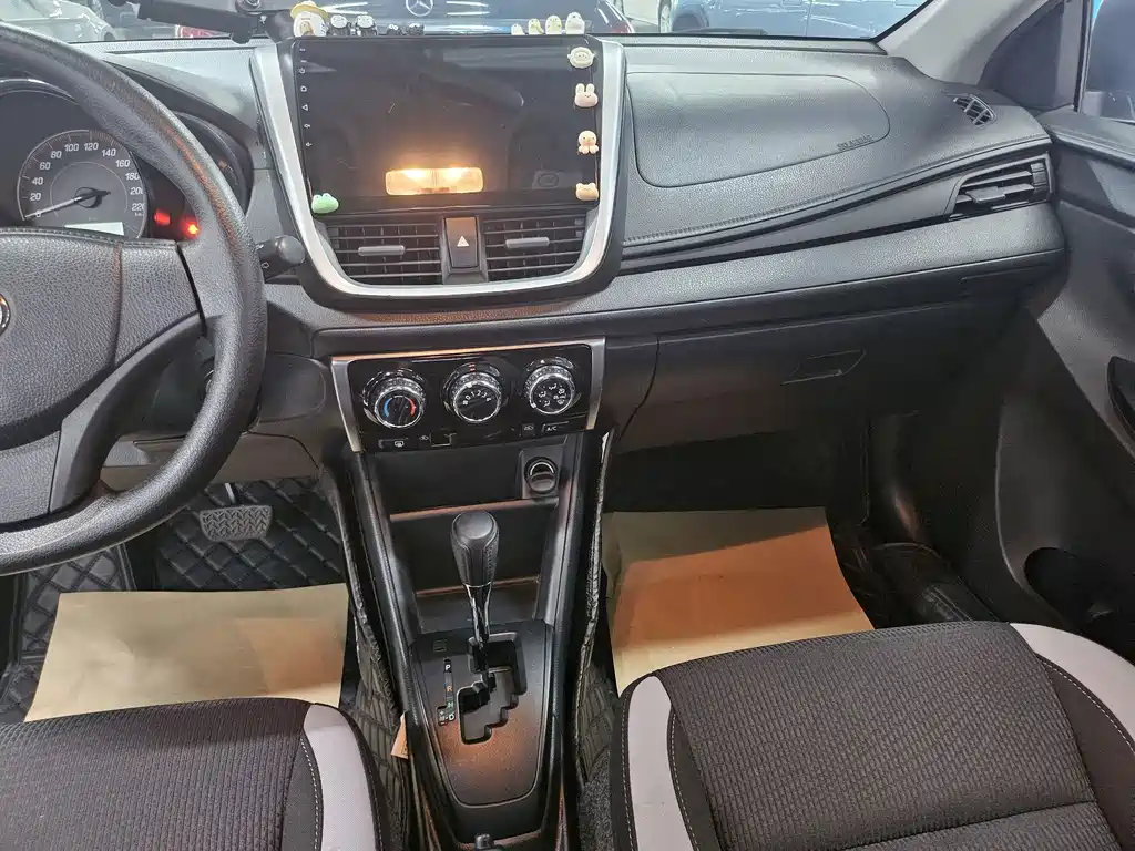 Toyota Yaris L 2020 — фото 11