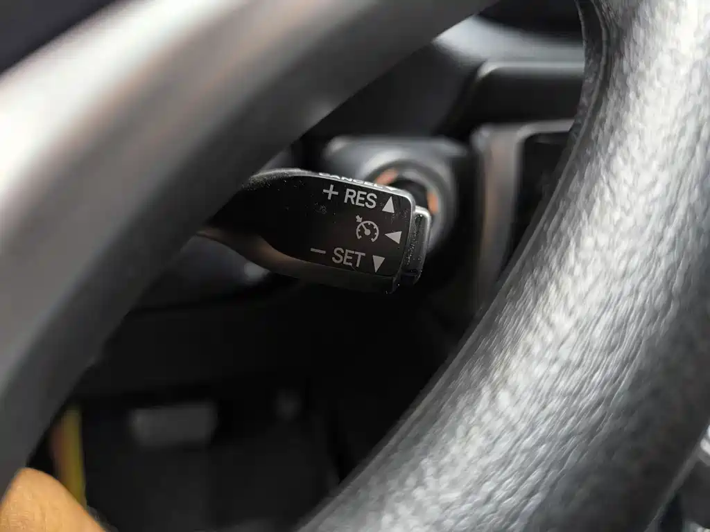 Toyota Yaris L 2023 — фото 20