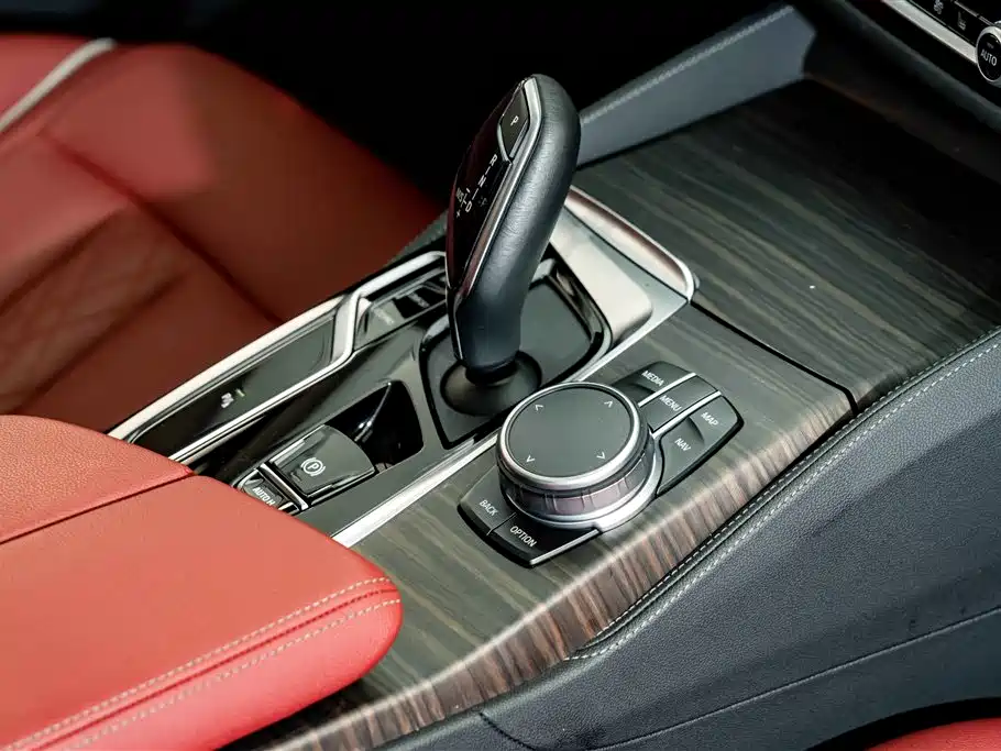 BMW 5 Series 2021 — фото 18