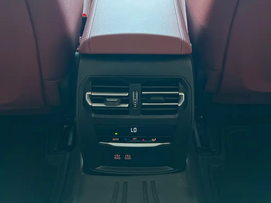BMW 3 Series 2024 — фото 14