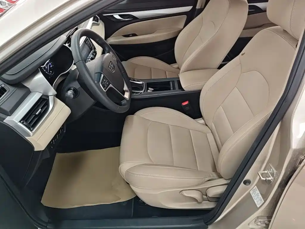 Geely Emgrand 2018 — фото 15