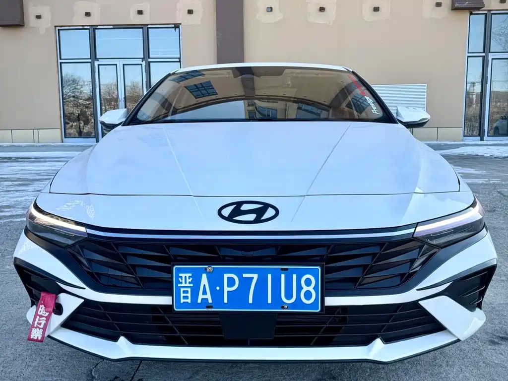 Hyundai Elantra 2023 — фото 2