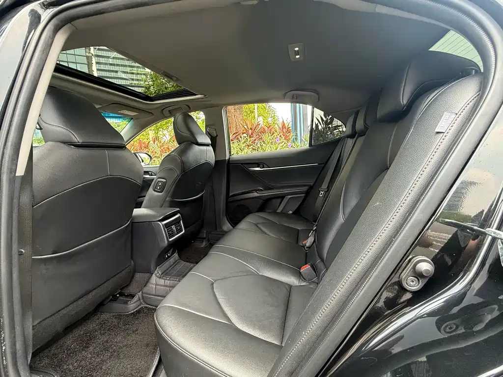Toyota Camry 2021 — фото 10