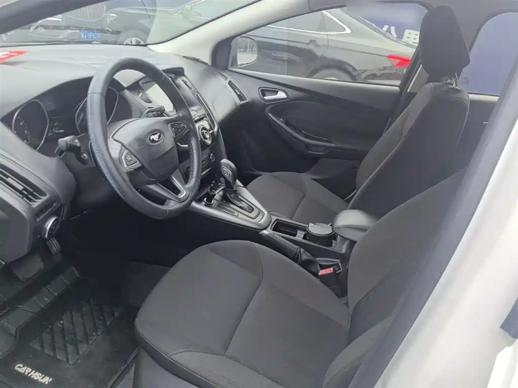Ford Focus 2015 — фото 15
