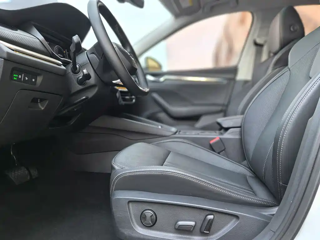 Skoda Octavia 2022 — фото 13