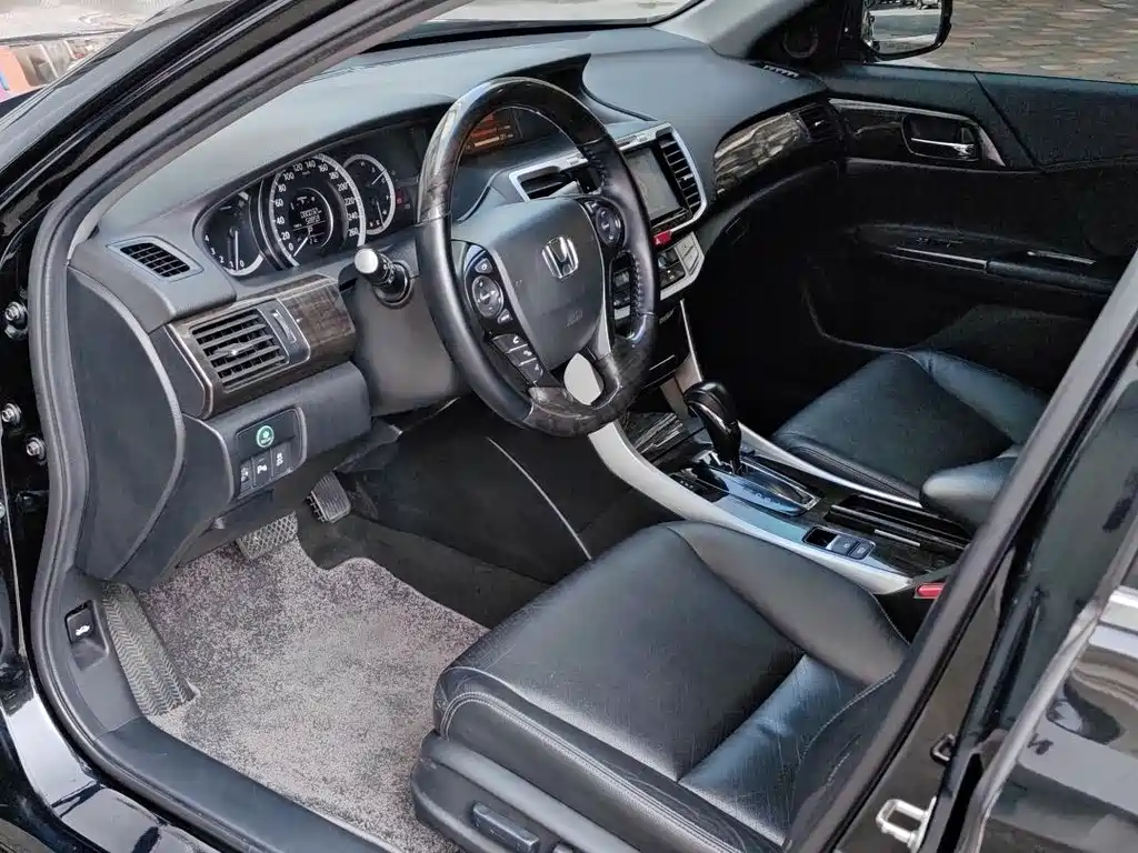 Honda Accord 2015 — фото 9