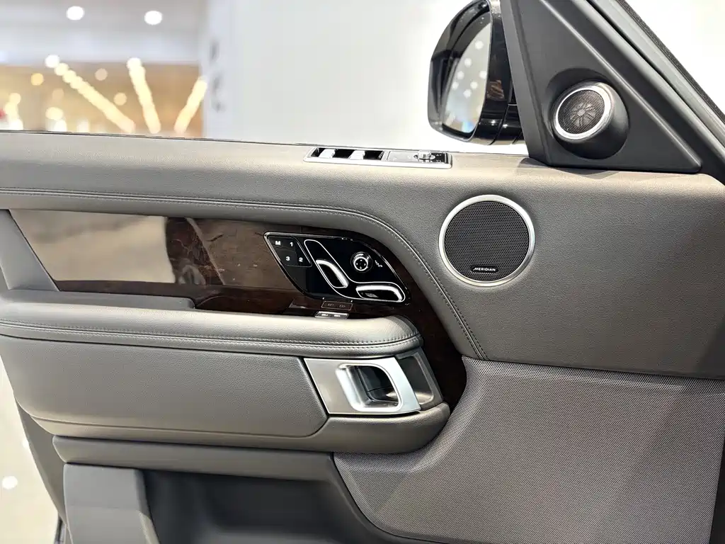Land Rover Range Rover 2021 — фото 10