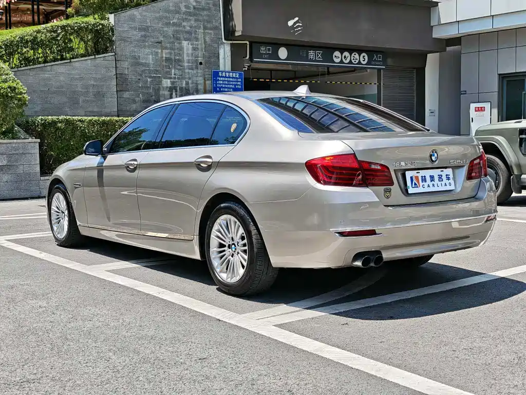 BMW 5 Series 2015 — фото 10