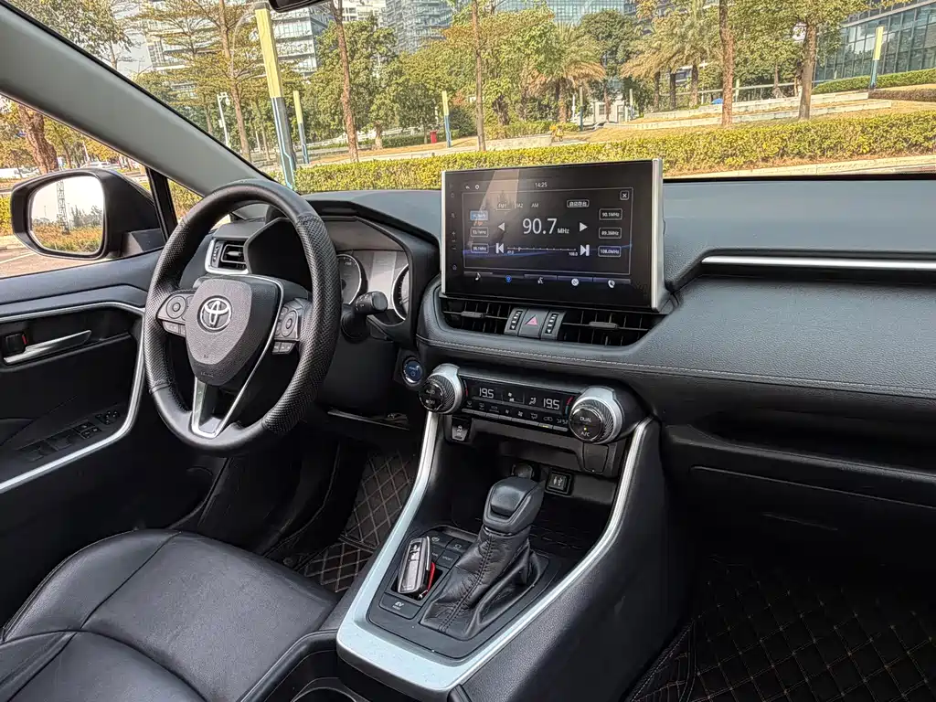 Toyota Wildlander 2021 — фото 11