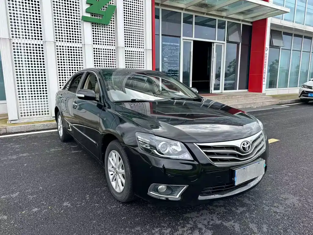 Toyota Camry 2015 — фото 22