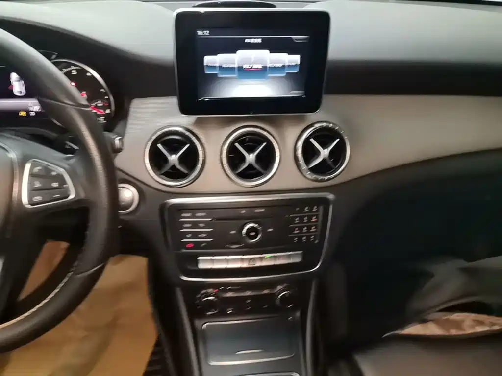 Mercedes-Benz CLA 2017 — фото 13