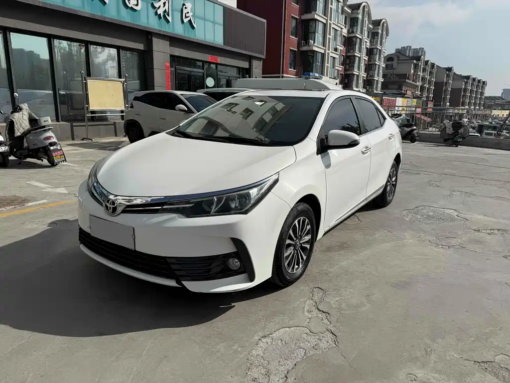 Toyota Corolla 2017 — фото 1