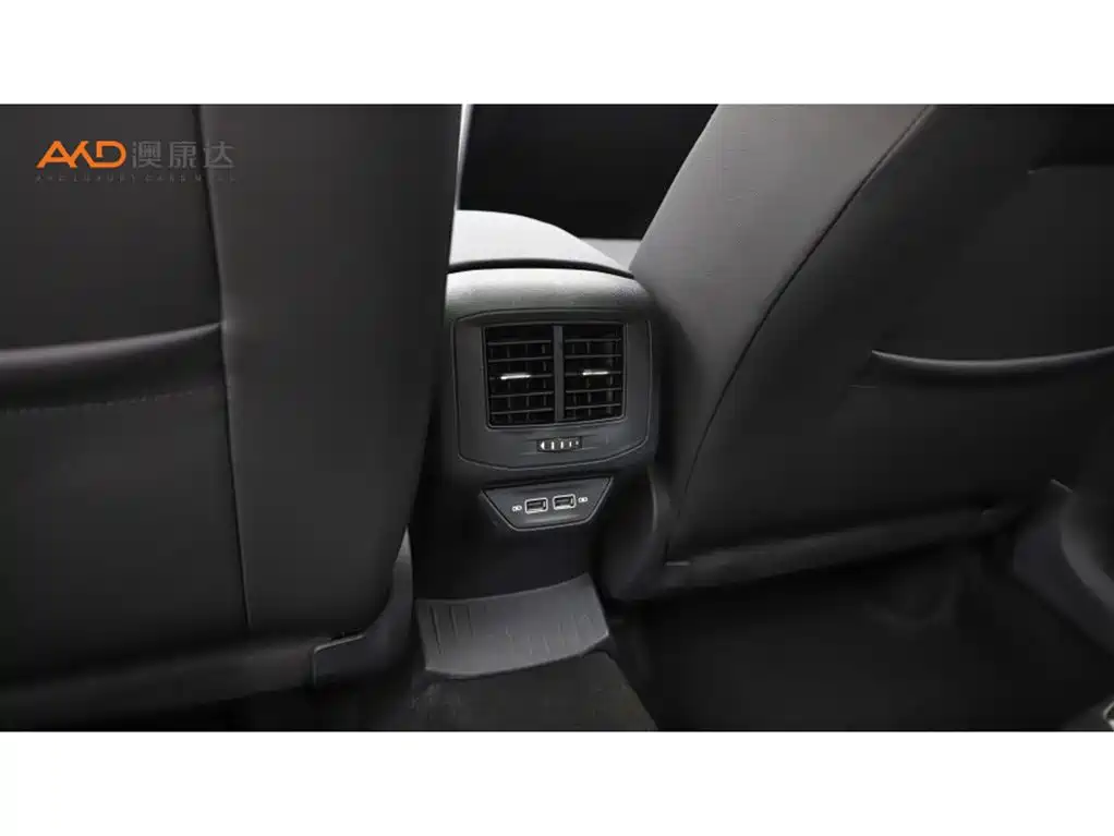 Volkswagen T-Roc 2023 — фото 9