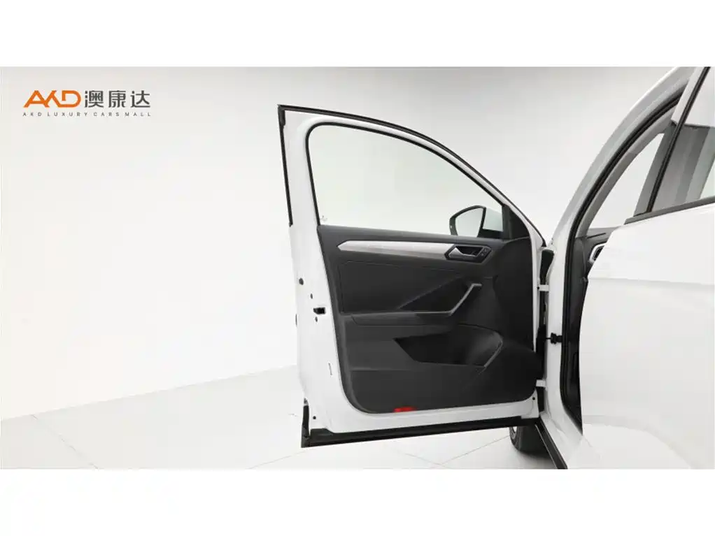 Volkswagen T-Roc 2023 — фото 10