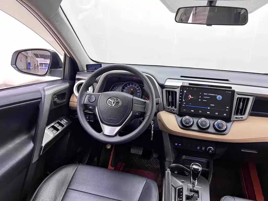 Toyota RAV4 2019 — фото 13