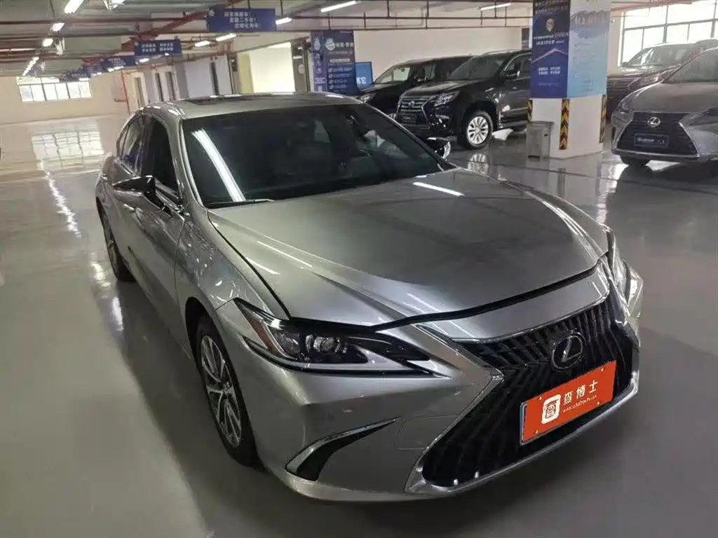 Lexus ES 2022