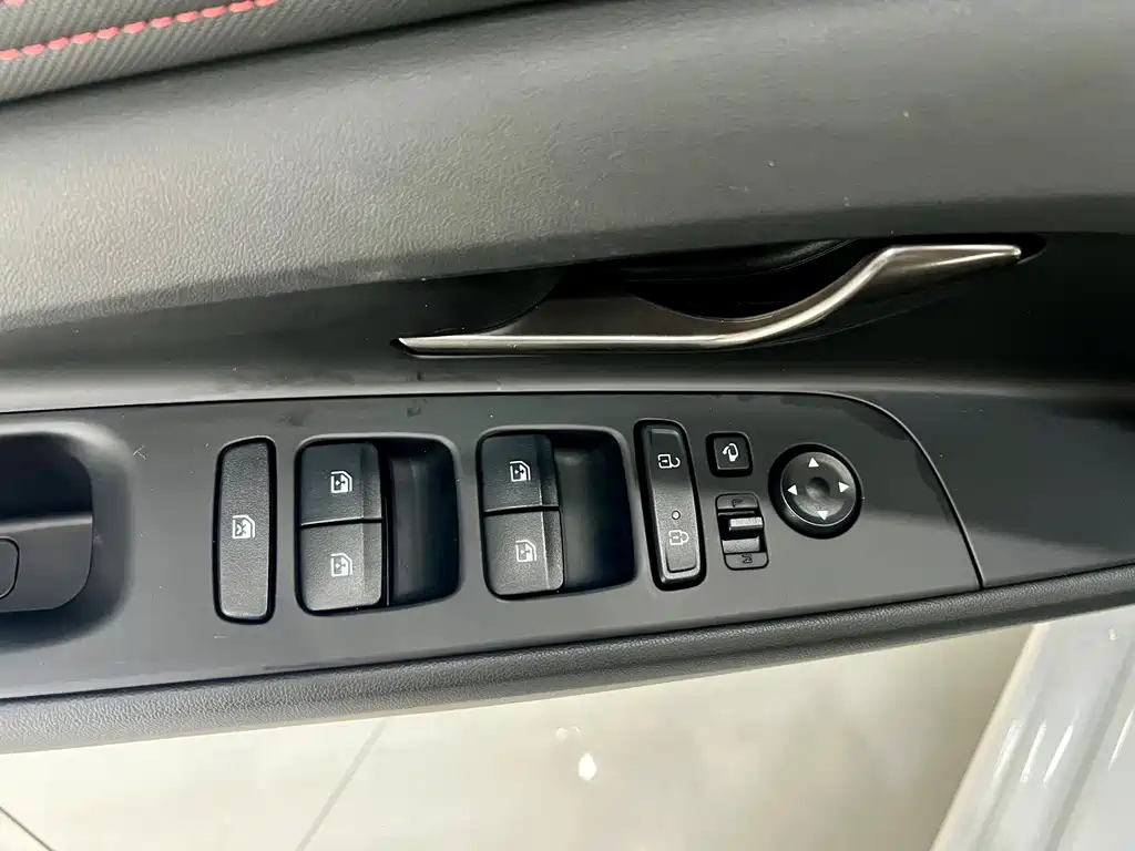 Hyundai Elantra 2022 — фото 13
