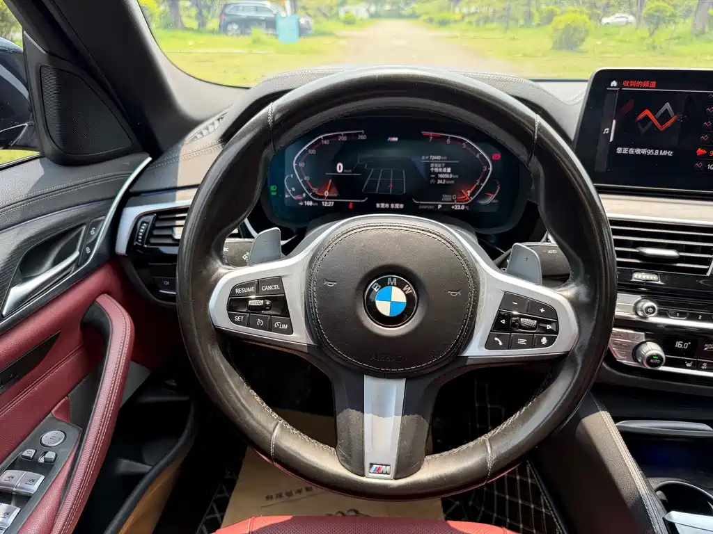 BMW 5 Series 2022 — фото 12