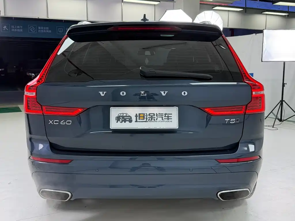Volvo XC60 2019 — фото 24