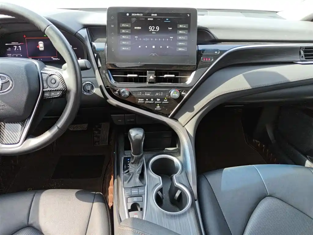 Toyota Camry 2022 — фото 13