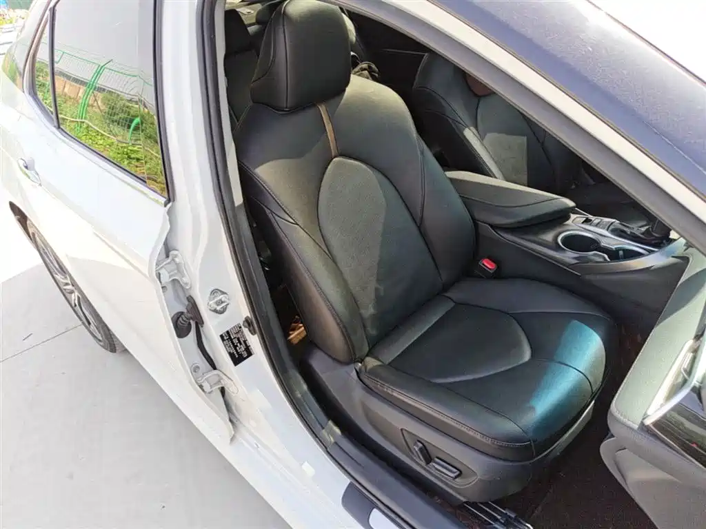 Toyota Camry 2022 — фото 25