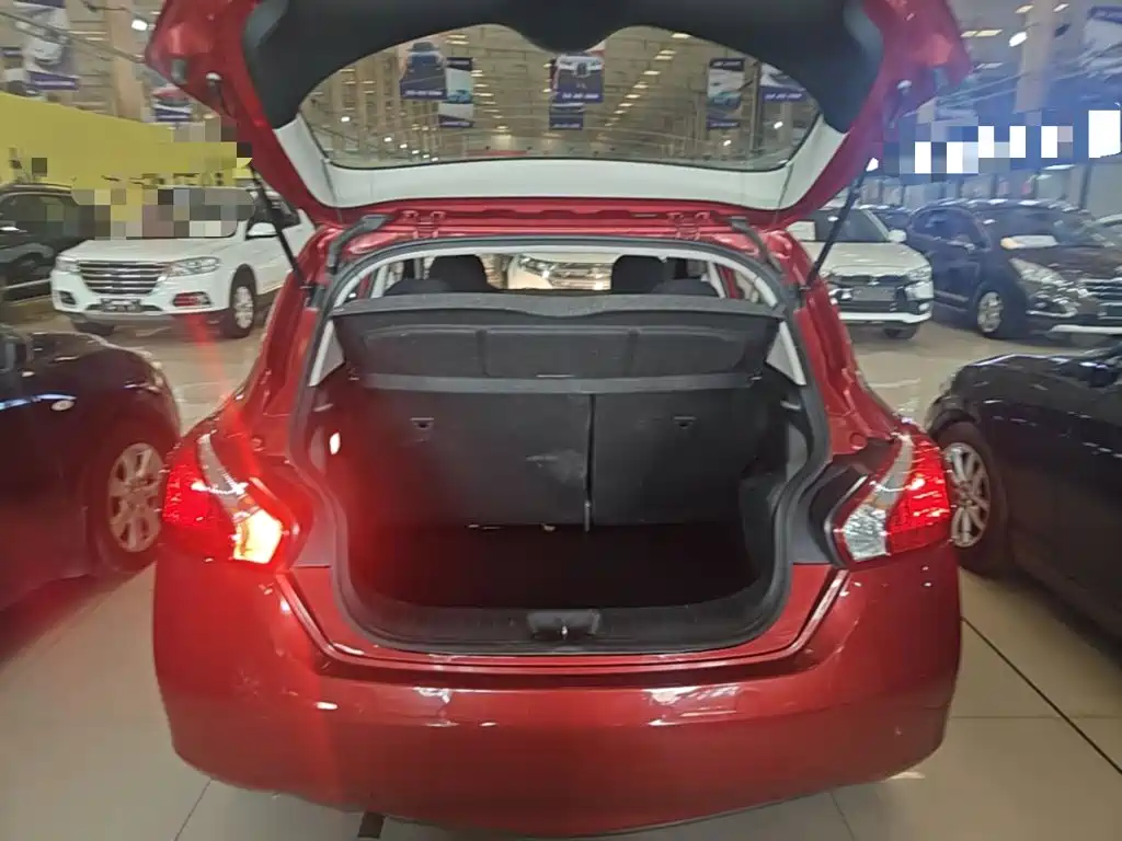 Nissan Tiida 2015 — фото 19