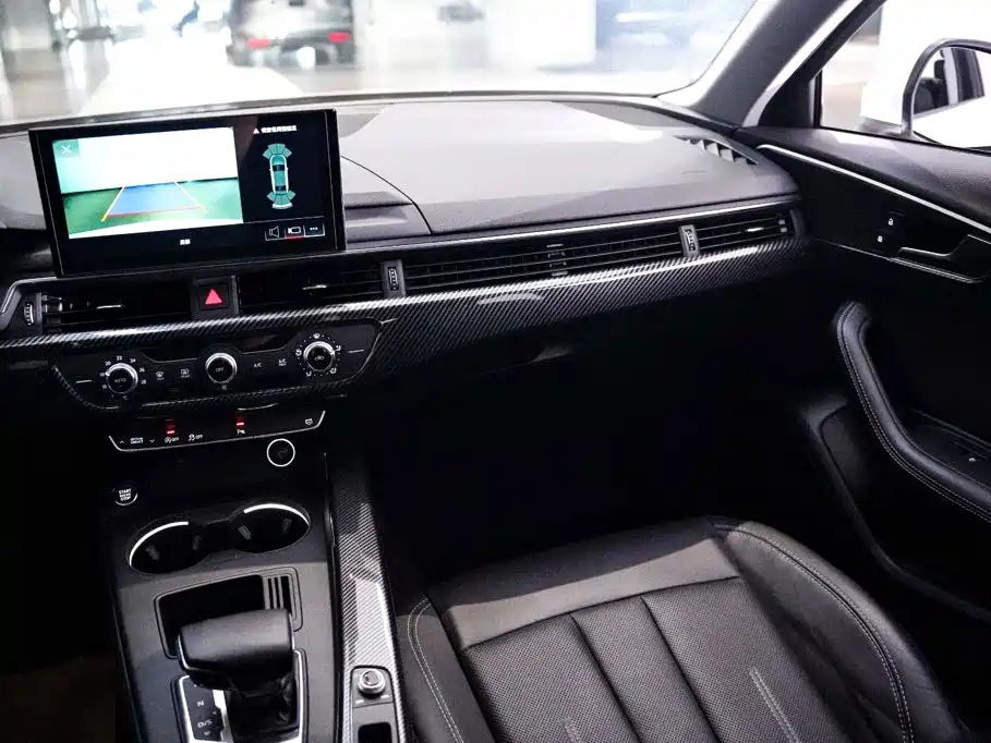 Audi A4L 2022 — фото 17