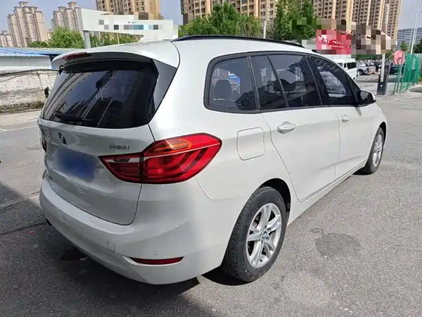 BMW 2 Series Wagon 2015