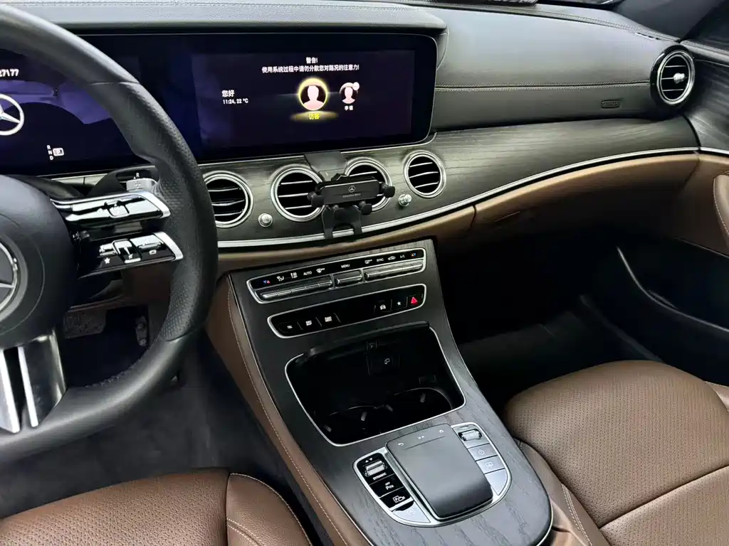 Mercedes-Benz E-Class 2022 — фото 9